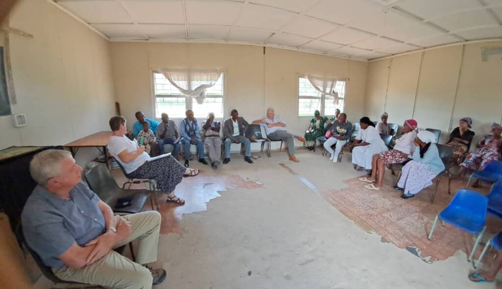 Kerkgronde-krisis op Tsintsabis word bespreek.