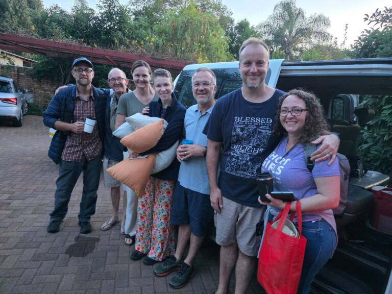 Die span uit Pretoria oppad na Omega