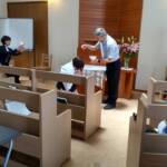 Foto (verskaf deur ds Tobie de Wet, Missie Japan en RCJ): Megumi san se doop, een van die drie bekeerlinge. Sy het nog nooit ’n Christen ontmoet of geken nie, maar in haar geestelike soeke vind sy Christus deur middel van die Internet en ná maande van Bybelstudie bely sy haar geloof.