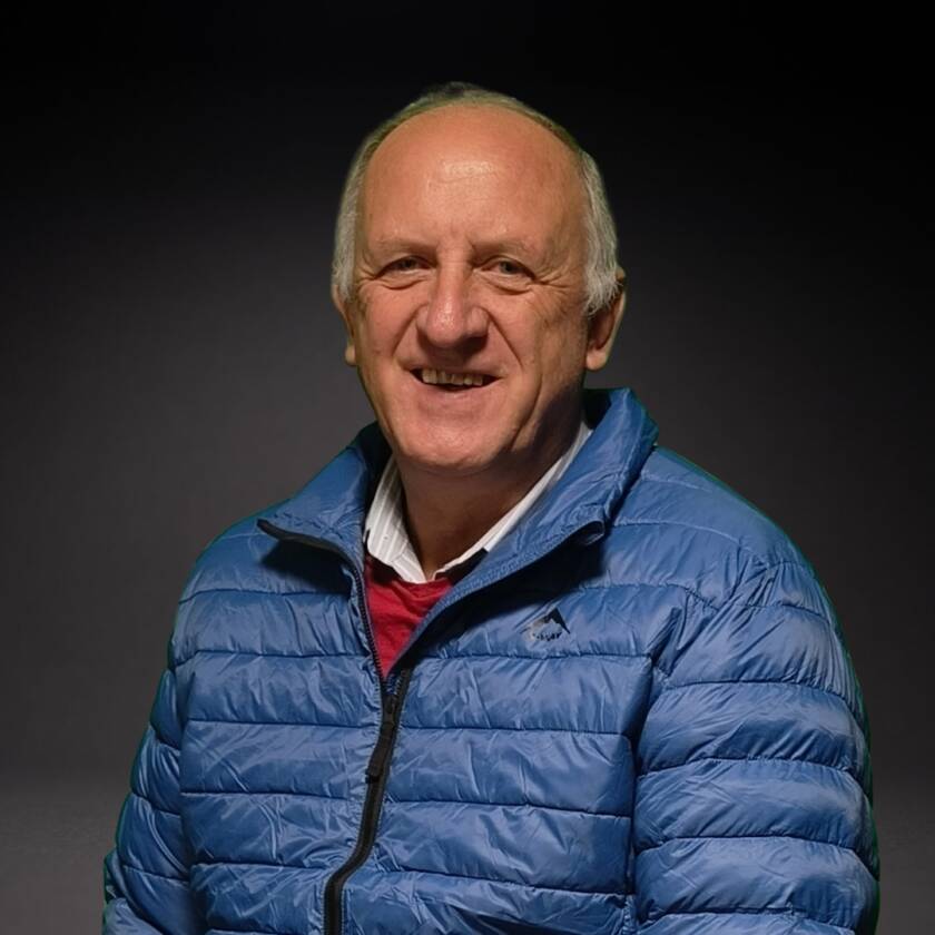 Dr Leon M Foot